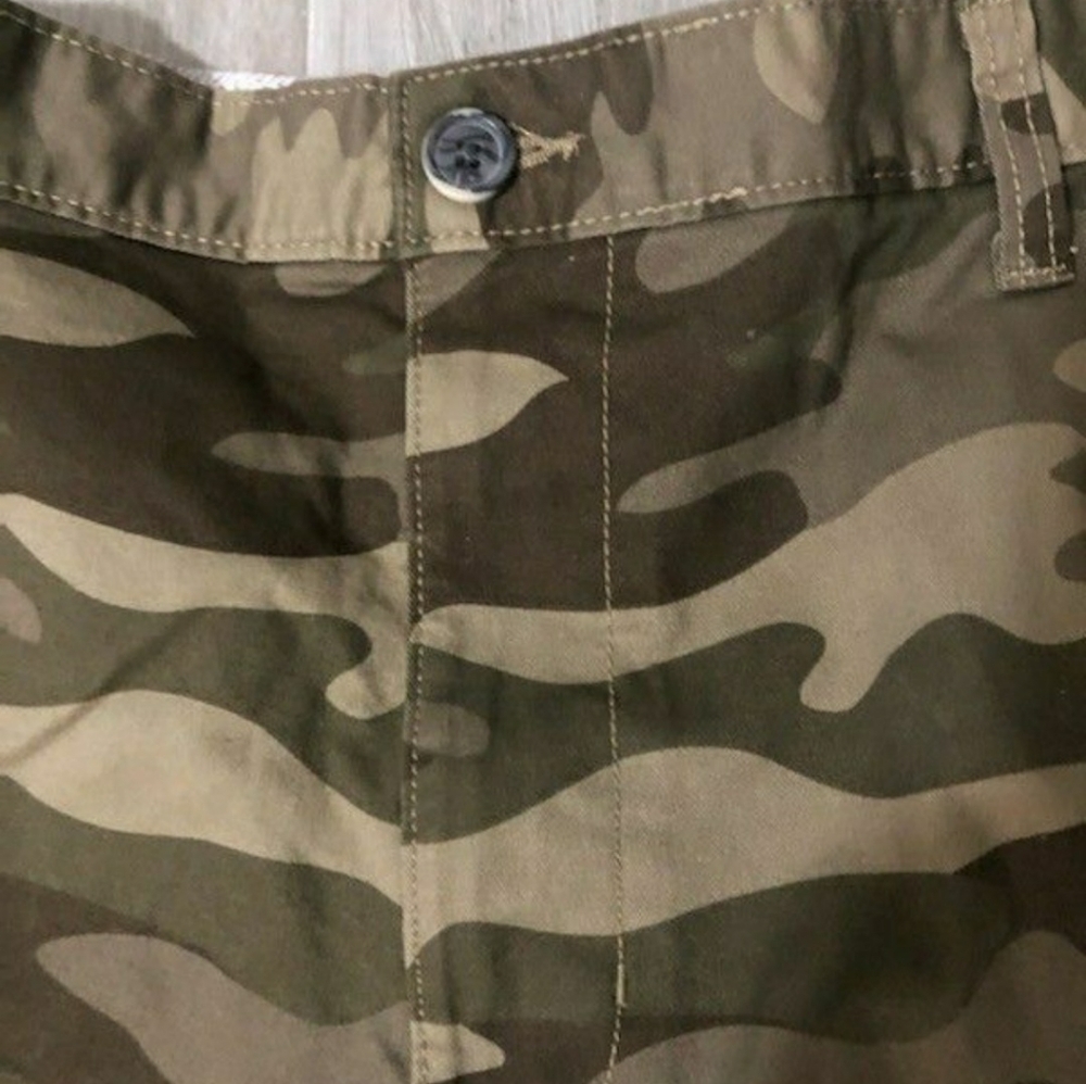 Camouflage Men's  10" Flat Front Shorts - Picture 3 of 7
